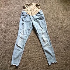 Light washed maternity jeans